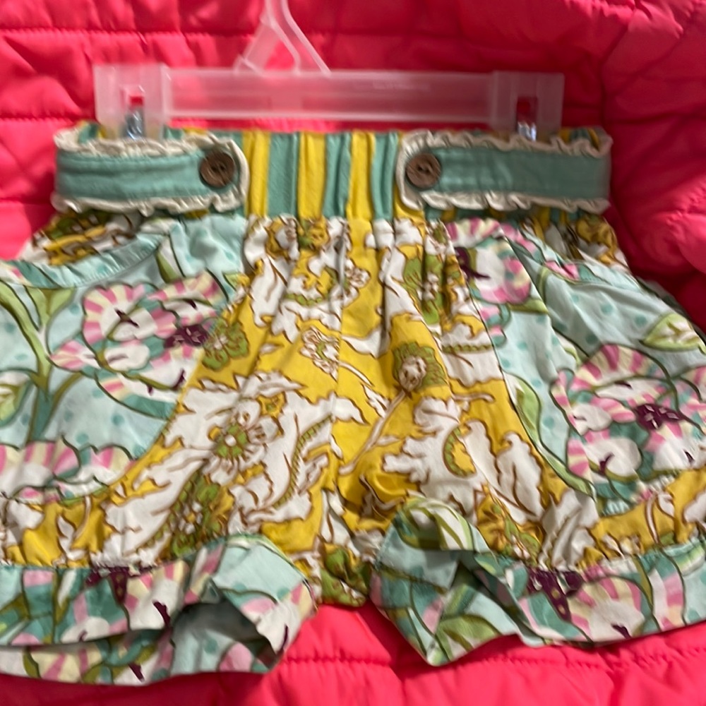 Mustard pie shorts size 5